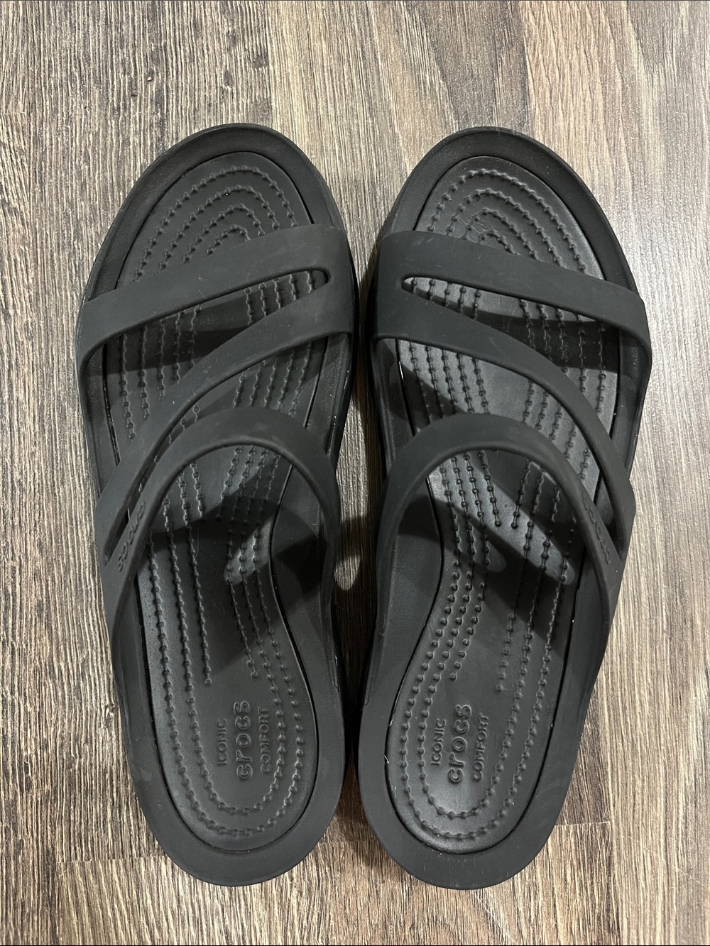 CROCS Women’s Black Cross-Strap Slide Sandals